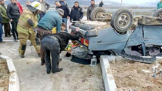 20-01/21/kazada-6-kisi-yaralandi-hamile-esinin-yanindan-ayrilmadi_5505_dhaphoto3