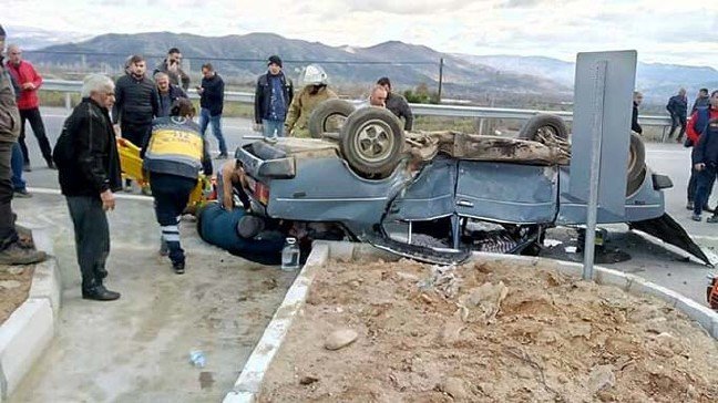 20-01/21/kazada-6-kisi-yaralandi-hamile-esinin-yanindan-ayrilmadi_5505_dhaphoto8