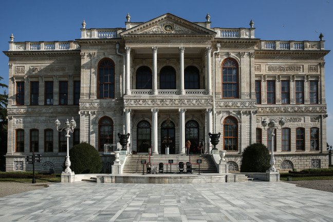 20-01/22/dolmabahce-sarayinda-yapilan-restorasyonda-yuz-yillik-gazete-kupurleri-bulundu_6820_dhaphoto3