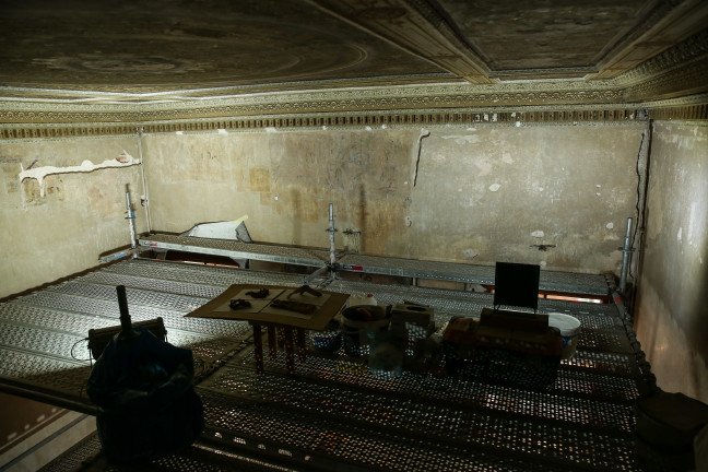 20-01/22/dolmabahce-sarayinda-yapilan-restorasyonda-yuz-yillik-gazete-kupurleri-bulundu_6820_dhaphoto4