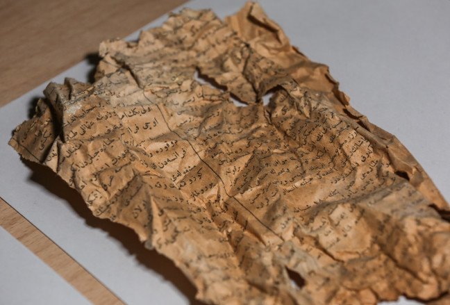 20-01/22/dolmabahce-sarayinda-yapilan-restorasyonda-yuz-yillik-gazete-kupurleri-bulundu_6820_dhaphoto6