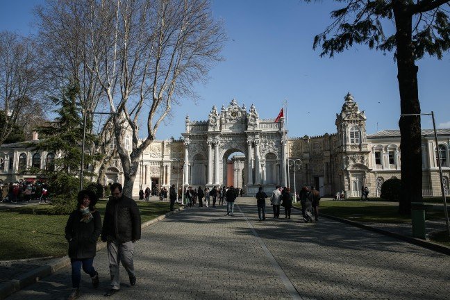 20-01/22/dolmabahce-sarayinda-yapilan-restorasyonda-yuz-yillik-gazete-kupurleri-bulundu_6820_dhaphoto8