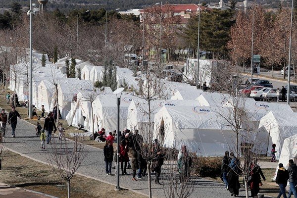 20-01/26/elaziga-depremzedeler-icin-10-binden-fazla-cadir-gonderildi_3141_dhaphoto2