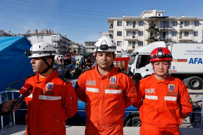 20-01/27/nusra-bebek-ve-annesini-kurtaran-jak-ekipleri-o-anlari-gozyaslariyla-anlatti_4103_dhaphoto1