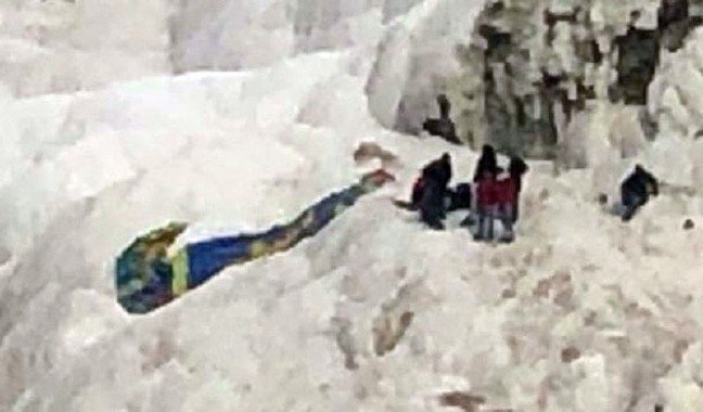 20-01/27/yamac-parasutuyle-travertenlere-dustu-1-yarali_4999_dhaphoto1