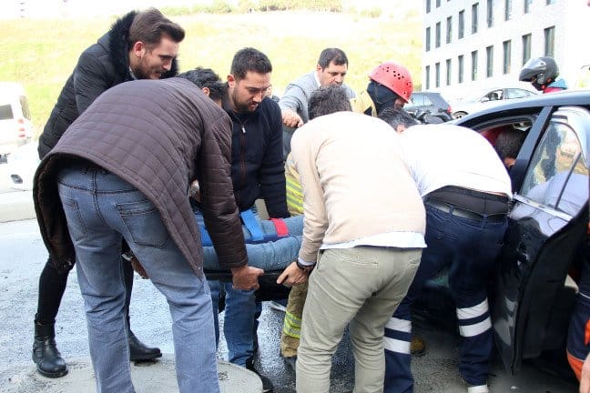 20-01/29/kazada-yaralandi-kendinden-cok-arabasini-dusundu_4223_dhaphoto1