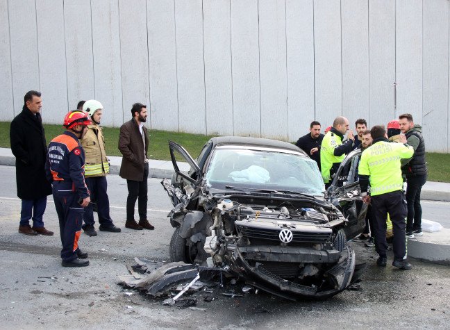 20-01/29/kazada-yaralandi-kendinden-cok-arabasini-dusundu_4223_dhaphoto5