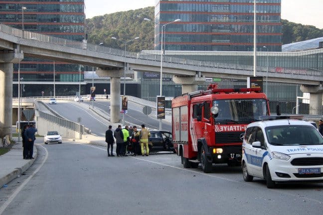 20-01/29/kazada-yaralandi-kendinden-cok-arabasini-dusundu_4223_dhaphoto6