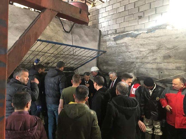 20-01/31/kacak-ocakta-gocukte-mahsur-kalan-iscileri-kurtarma-calismalari-devam-ediyor3-_6044_dhaphoto3