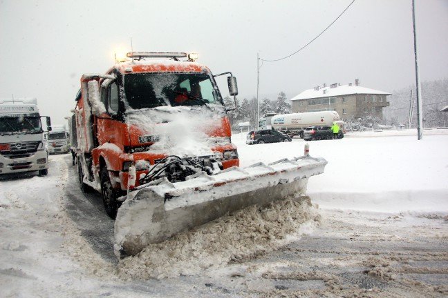 20-02/08/bolu-daginin-istanbul-yonu-tir-gecislerine-kapatildi-2-_8754_dhaphoto2