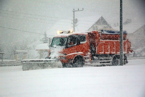 20-02/08/bolu-daginin-istanbul-yonu-tir-gecislerine-kapatildi_4012_dhaphoto1