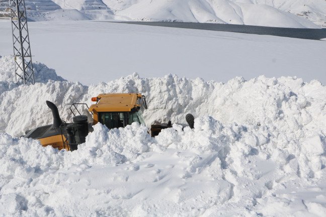 20-02/09/yuksekovada-koy-yoluna-3-noktada-cig-dustu_8711_dhaphoto4