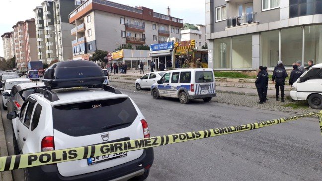 20-02/10/ek-fotograflar-buyukcekmecede-otomobildeki-2-kisiye-silahli-saldiri-_5180_dhaphoto2