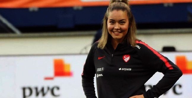 20-02/11/aycan-yanac