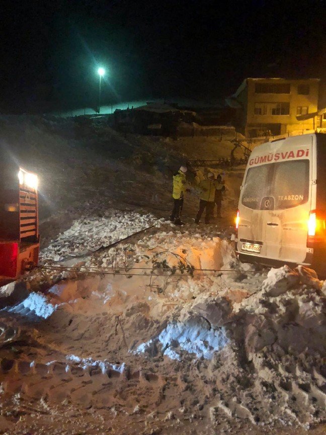 20-02/11/zigana-dagina-cig-dustu-yol-kapandi_1612_dhaphoto10