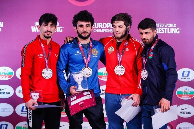 20-02/13/aw935026_01