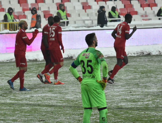 20-02/13/demir-grup-sivasspor-fraport-tav-antalyaspor-fotograflar-_2754_dhaphoto10