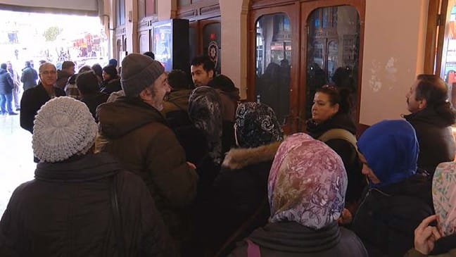 20-02/13/ek-fotograf-buyukadada-zam-sonrasi-adakart-kuyrugu-_6284_dhaphoto2