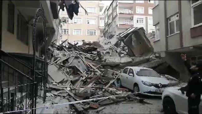 20-02/14/-ekt-fotograflar-bahcelievlerde-bina-coktu-_8342_dhaphoto1