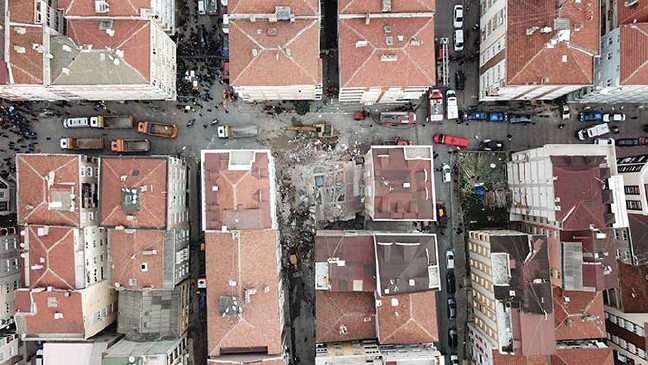 20-02/14/ek-hava-fotograflari-bahcelievlerde-bina-coktu-_9475_dhaphoto1