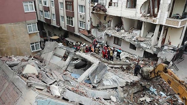 20-02/14/ek-hava-fotograflari-bahcelievlerde-bina-coktu-_9475_dhaphoto5