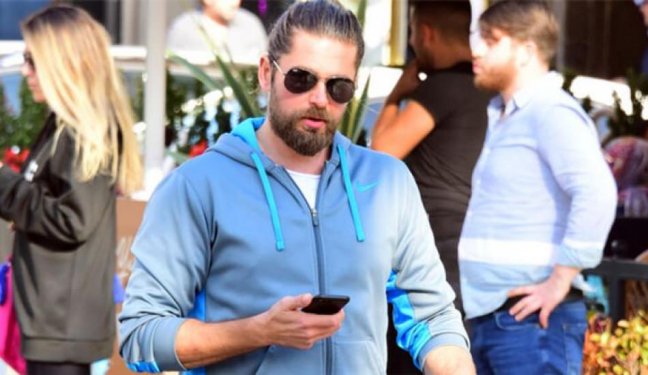 20-02/15/mert_ocal_trafige_cozum_icin_scooter_kiraladi_yolda_kaldi_1573717673_9411