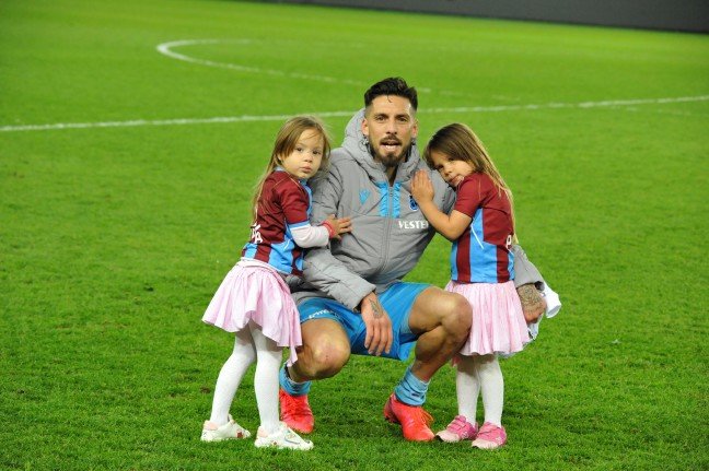 20-02/16/eq6e3qswaaajoa4