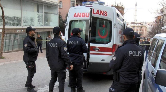 20-02/16/esenyurtta-polislere-bicakla-direnen-cezaevi-firarisi-vurularak-yakalandi_4754_dhaphoto2