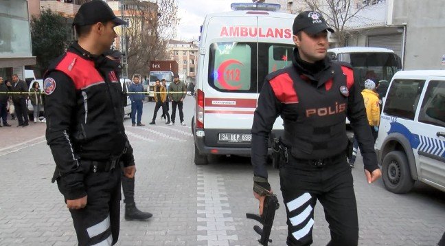 20-02/16/esenyurtta-polislere-bicakla-direnen-cezaevi-firarisi-vurularak-yakalandi_4754_dhaphoto5