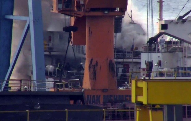 20-02/16/tuzlada-gemide-yangin-1-_3166_dhaphoto1