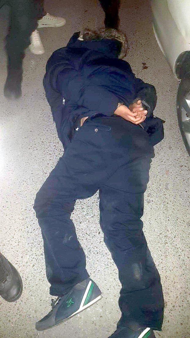 20-02/17/kendilerini-polis-olarak-tanitan-iranli-gasp-cetesi-yakalandi_4331_dhaphoto3