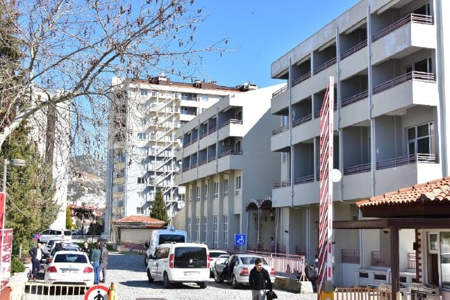 20-02/18/universitedeki-supheli-zarftan-nisasta-cikti-2-ogretim-gorevlisi-gozaltina-alindi_5153_dhaphoto1