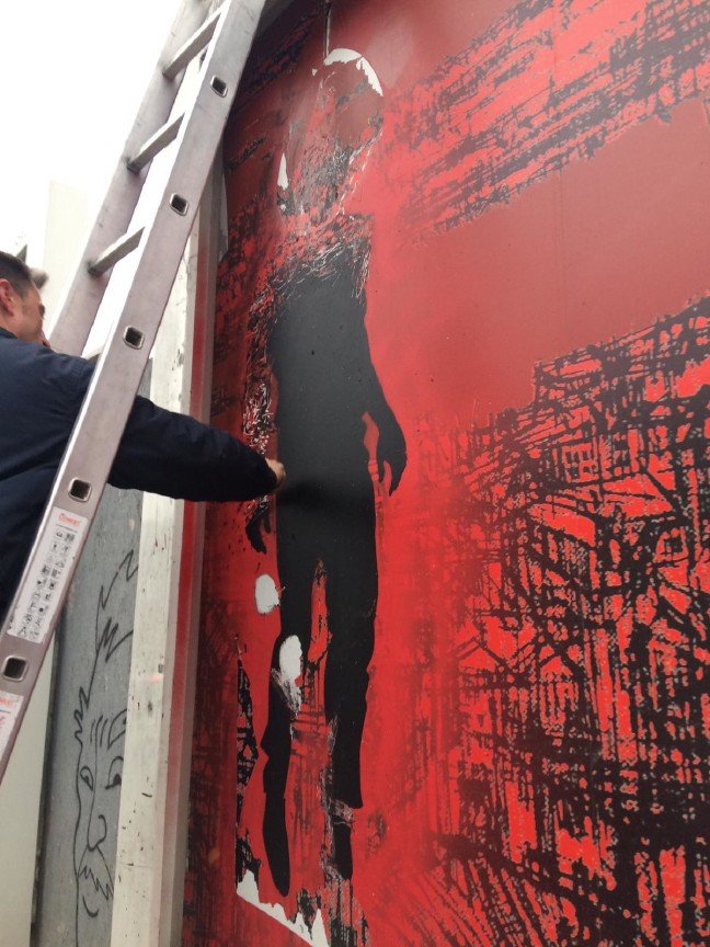 20-02/19/reklam-panosundaki-figur-polisi-harekete-gecirdi_4056_dhaphoto6